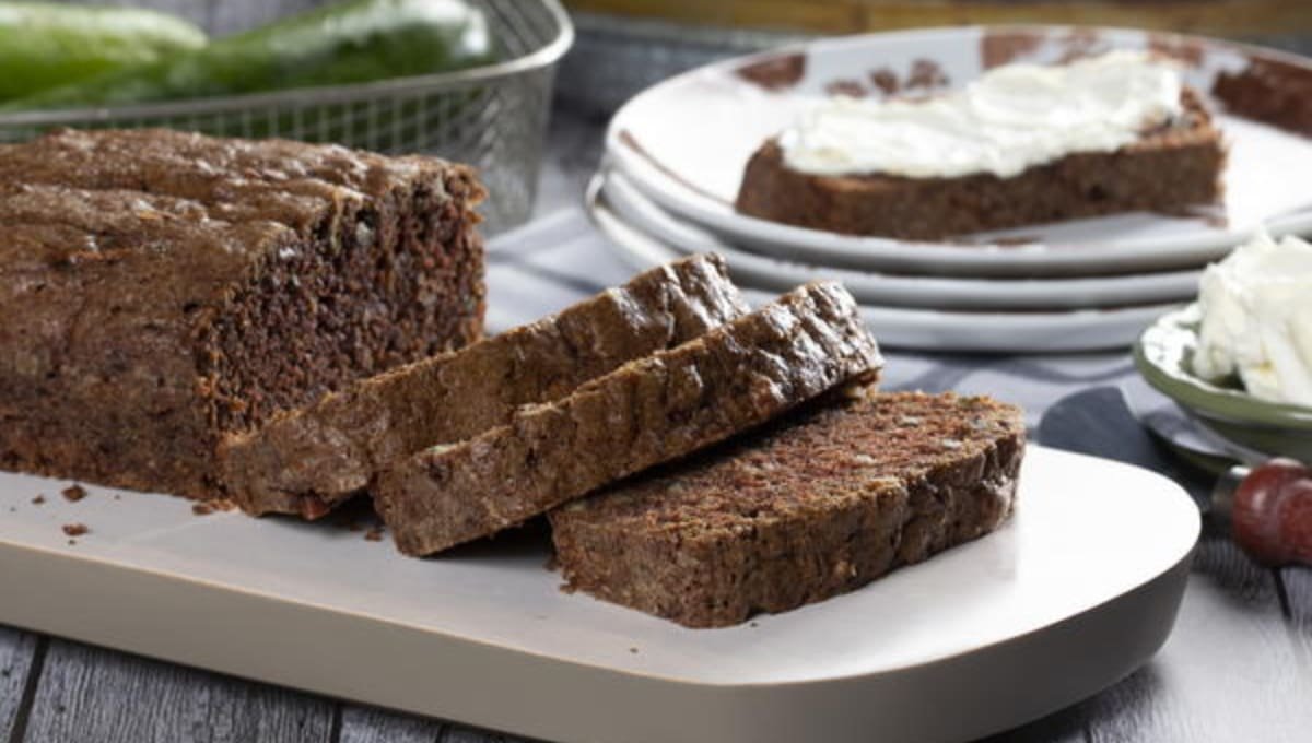 Chocolate Zucchini Bread That Tastes Like Dessert (But Has Vegetables In It)