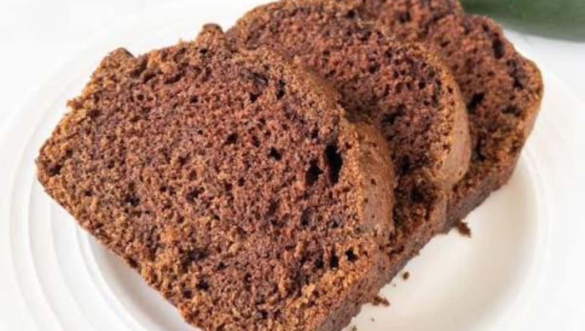 Chocolate Zucchini Bread That Tastes Like Dessert (But Has Vegetables In It)