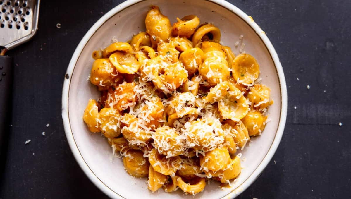 This Butternut Squash Pasta Sauce Tastes Like Fall