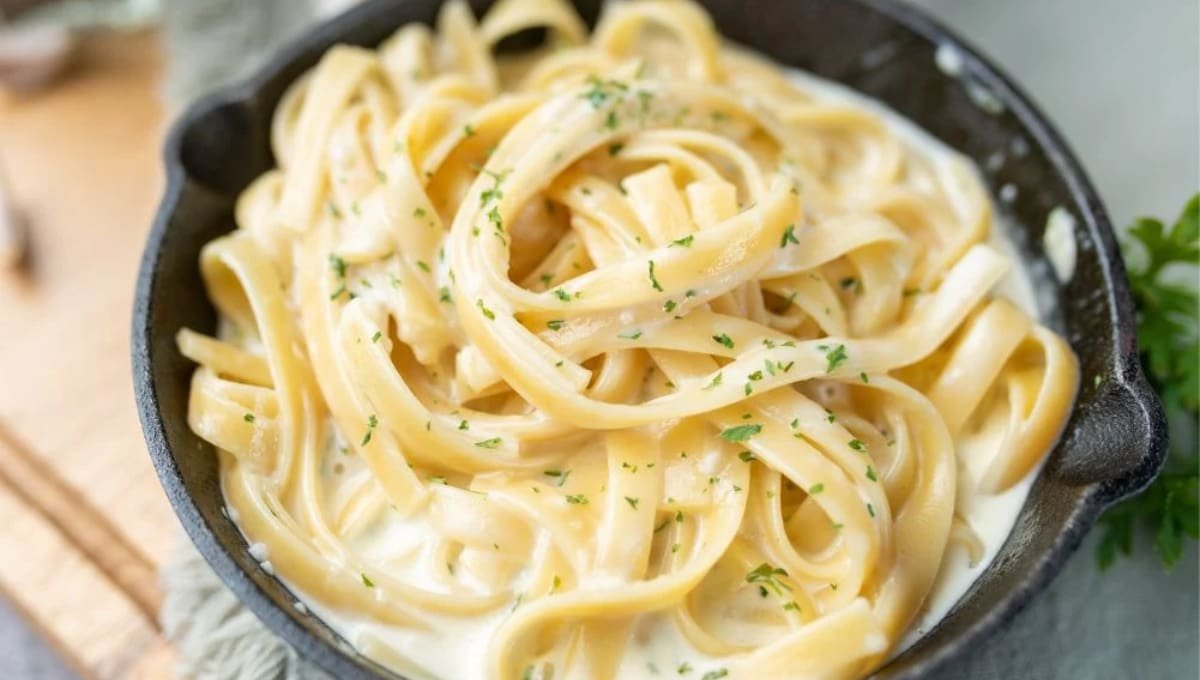 This Creamy Garlic Parmesan chicken Pasta Fixes Any Rough Day