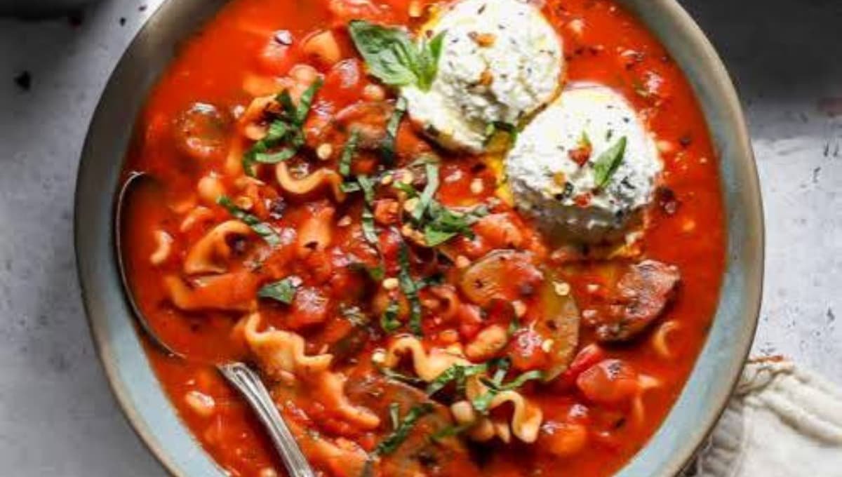 Cheesy One Pot Mushroom Lasagna Soup, No Oven Needed