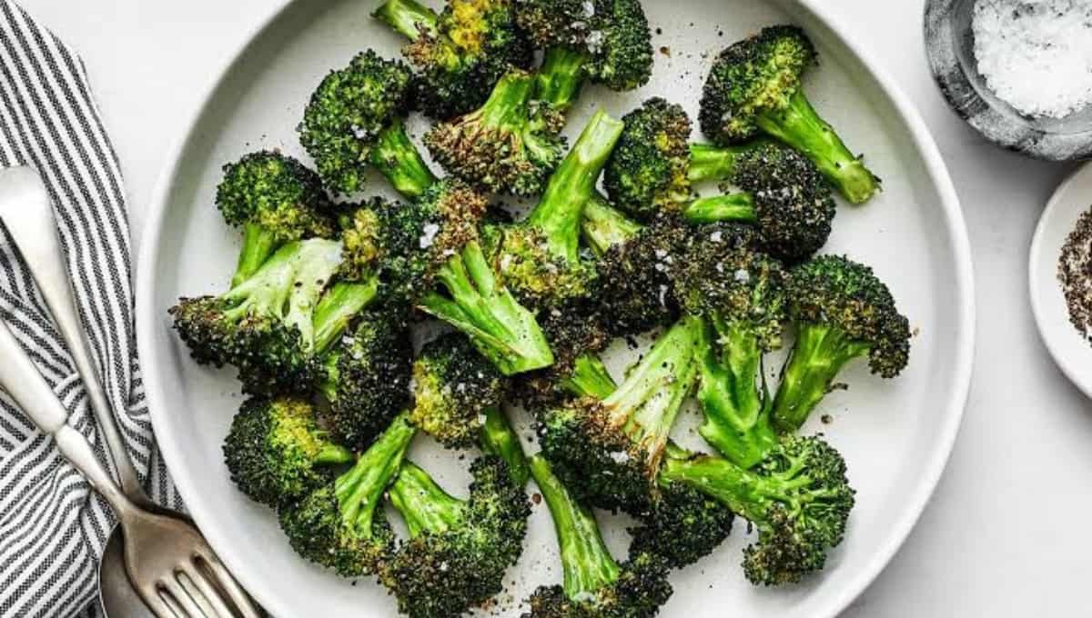 Why Everyone's Obsessed With This Air Fryer Broccoli