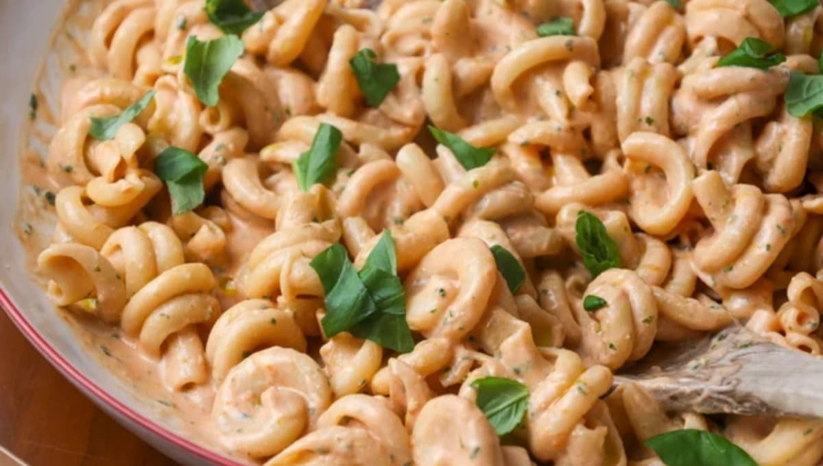 This Viral Pasta Hides 27g of Protein Per Bowl