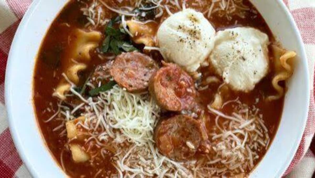 Cheesy One Pot Mushroom Lasagna Soup, No Oven Needed