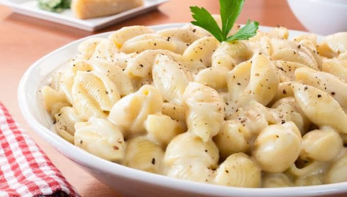 This Creamy Garlic Parmesan chicken Pasta Fixes Any Rough Day