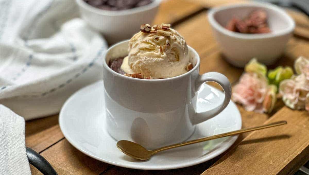 This 90-Second Brownie Mug Cake Fixes Any Craving