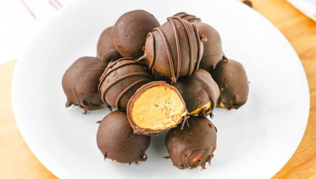 No oven, no fuss, just 15 minutes to irresistible peanut butter protein balls.