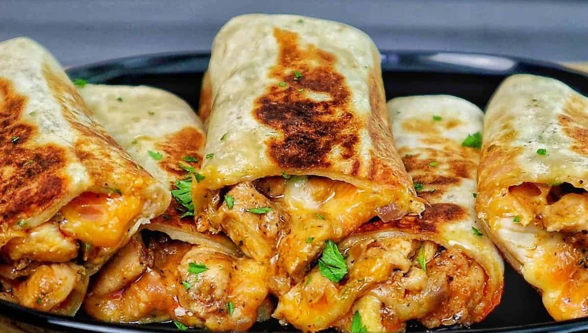 Ooey Gooey Cheesy Garlic Chicken Wraps Ready in 25 Minutes