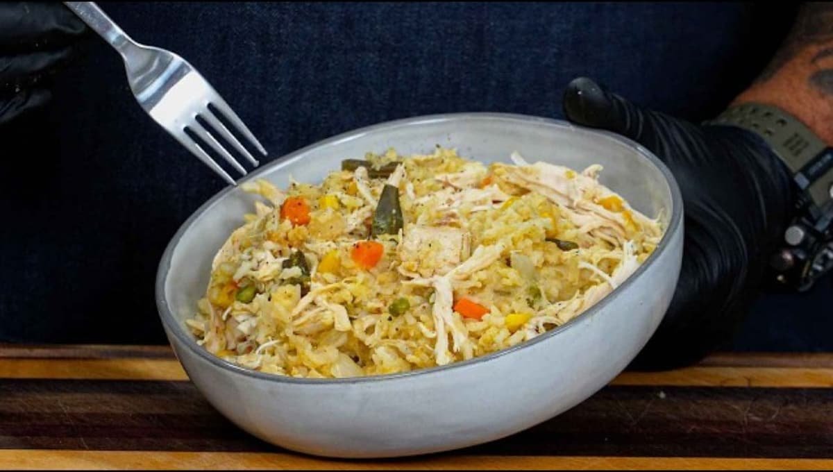 This Crockpot Chicken and Rice Practically Cooks Itself