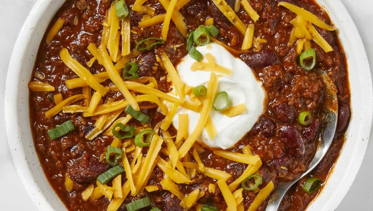 Easy Homemade Chili Recipe 2026: Thick, Beefy and Full of Flavor
