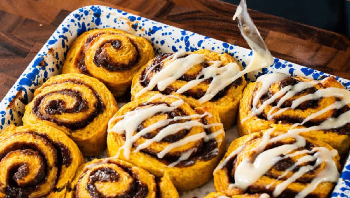 Pumpkin Cinnamon Rolls That Taste Like Fall Actually Showed Up