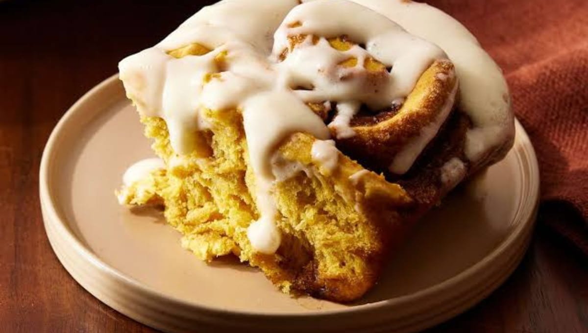 Pumpkin Cinnamon Rolls That Taste Like Fall Actually Showed Up